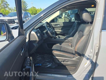 2023 Nissan Pathfinder Platinum – miniatura 3