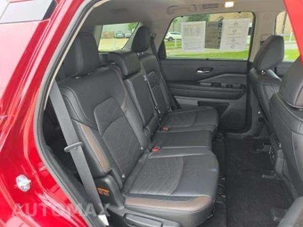 2023 Nissan Pathfinder Platinum - miniatura 17