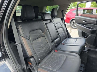 2023 Nissan Pathfinder Platinum - miniatura 17