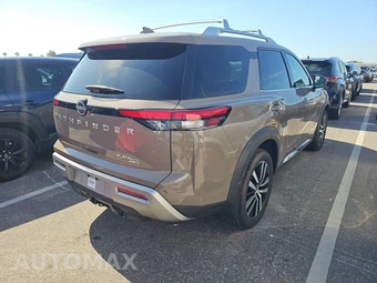 2023 Nissan Pathfinder Platinum - miniatura 4