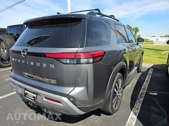 2023 Nissan Pathfinder Platinum – miniatura 3