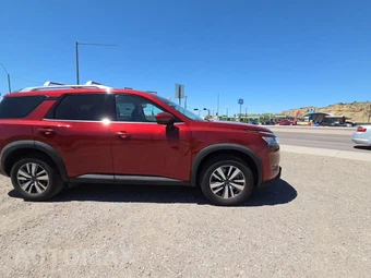 2023 Nissan Pathfinder SL – miniatura 5