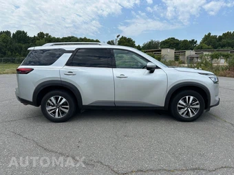 2023 Nissan Pathfinder SL - miniatura 4