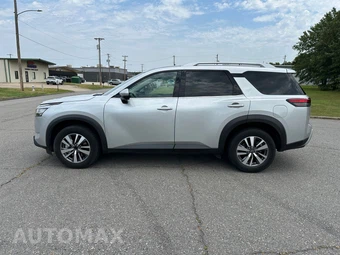 2023 Nissan Pathfinder SL - miniatura 8