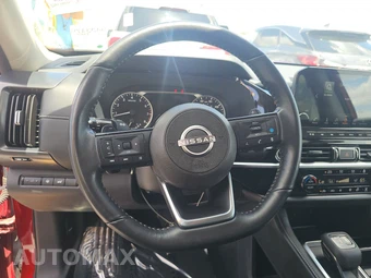 2023 Nissan Pathfinder SL – miniatura 10
