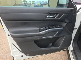 2023 Nissan Pathfinder SL – miniatura 9