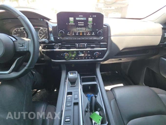 2023 Nissan Pathfinder SL – miniatura 10