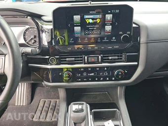 2023 Nissan Pathfinder SL – miniatura 10
