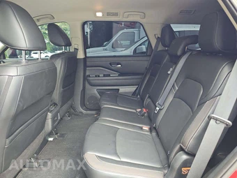 2023 Nissan Pathfinder SL – miniatura 13