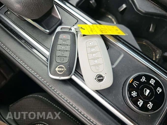 2023 Nissan Pathfinder SL – miniatura 8