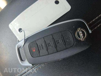 2023 Nissan Pathfinder SL – miniatura 9