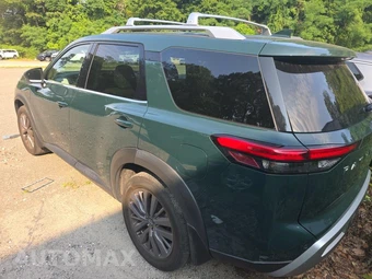 2023 Nissan Pathfinder SL - miniatura 8