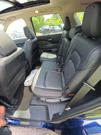 2023 Nissan Pathfinder SL – miniatura 10