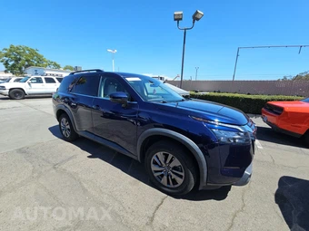 2023 Nissan Pathfinder SV – miniatura 3