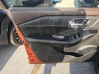 2023 Nissan Rogue Platinum - miniatura 9