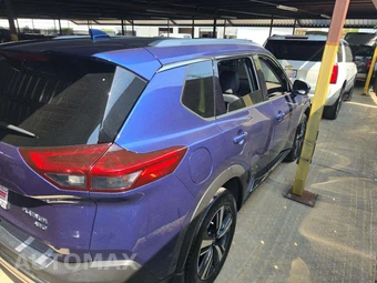 2023 Nissan Rogue Platinum - miniatura 3
