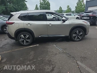 2023 Nissan Rogue Platinum - miniatura 4