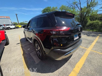 2023 Nissan Rogue Platinum - miniatura 2