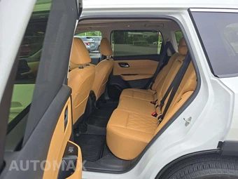 2023 Nissan Rogue Platinum – miniatura 10