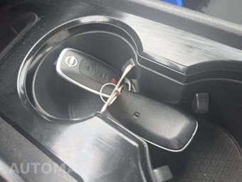 2023 Nissan Rogue S – miniatura 8