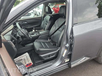 2023 Nissan Rogue SL - miniatura 3