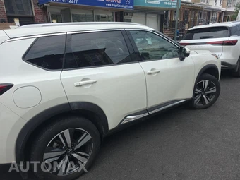 2023 Nissan Rogue SL - miniatura 4