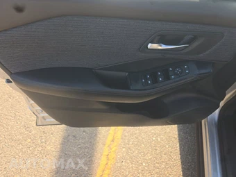 2023 Nissan Rogue SV – miniatura 9