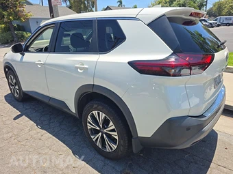 2023 Nissan Rogue SV – miniatura 6