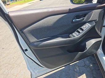 2023 Nissan Rogue SV – miniatura 9