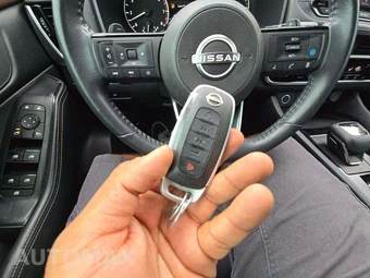 2023 Nissan Rogue SV - miniatura 8