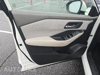 2023 Nissan Rogue SV – miniatura 9