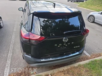 2023 Nissan Rogue SV - miniatura 6
