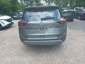 2023 Nissan Rogue SV - miniatura 6