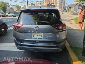 2023 Nissan Rogue SV – miniatura 6