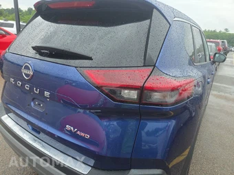 2023 Nissan Rogue SV – miniatura 4