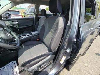2023 Nissan Rogue SV – miniatura 6