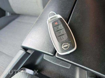 2023 Nissan Rogue SV – miniatura 8