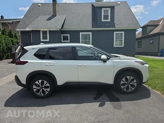 2023 Nissan Rogue SV – miniatura 4