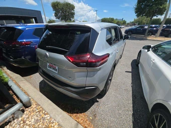 2023 Nissan Rogue SV - miniatura 3