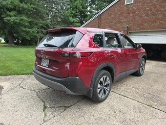 2023 Nissan Rogue SV - miniatura 5