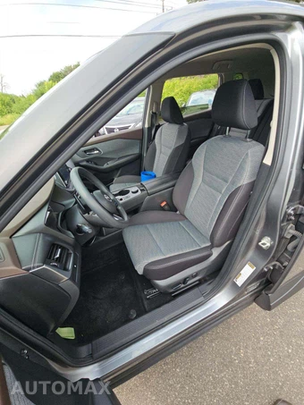 2023 Nissan Rogue SV - miniatura 3