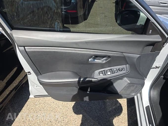 2023 Nissan Sentra SV - miniatura 9
