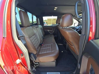 2023 Nissan TITAN Platinum Reserve Crew Cab Short Bed - miniatura 13