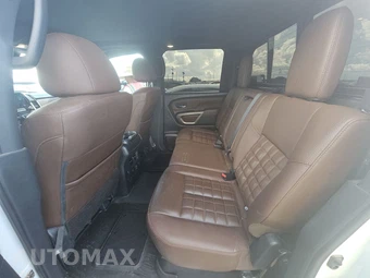 2023 Nissan TITAN Platinum Reserve Crew Cab Short Bed - miniatura 13