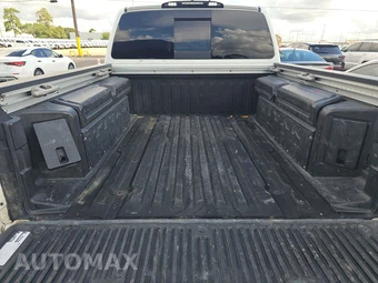 2023 Nissan TITAN Platinum Reserve Crew Cab Short Bed - miniatura 16