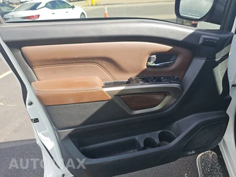 2023 Nissan TITAN Platinum Reserve Crew Cab Short Bed - miniatura 9