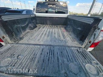 2023 Nissan TITAN SV Crew Cab Short Bed – miniatura 17