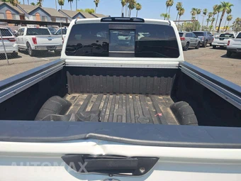 2023 Nissan TITAN SV Crew Cab Short Bed - miniatura 11