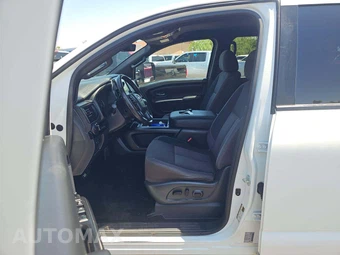 2023 Nissan TITAN SV Crew Cab Short Bed - miniatura 3