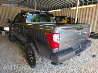 2023 Nissan TITAN SV Crew Cab Short Bed – miniatura 2